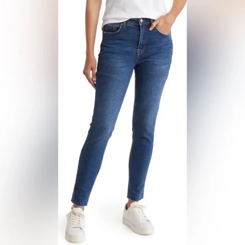 Kensie Jeans Size 10 High Rise Skinny w/ Raw Hem Jeans